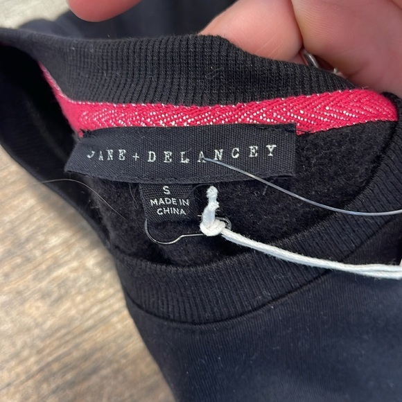 NWT Jane and Delancey Womens Black w Red Rhinestone Lips Sweater Size Small S - Picture 6 of 8